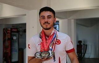 Annesinin 80 liralık pazar parasıyla spor salonuna...