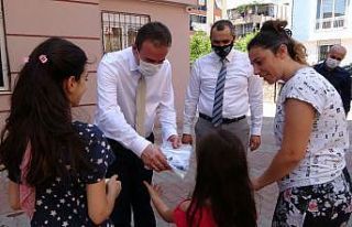 Antalyalı çocukların bayramlık kıyafetleri MHP’den
