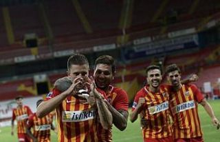 Artem Kravets 9. golünü attı