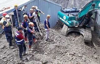 Artvin’de selde kaybolan 3 kişiye ulaşıldı