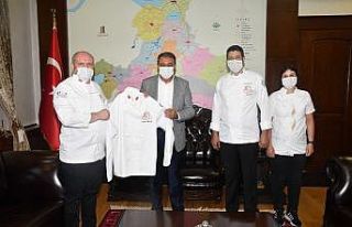 Aşçılardan Vali Şıldak’a şef gömleği