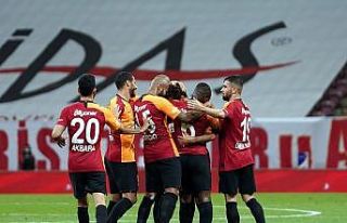 Aslan 937 gün sonra frikik golü buldu