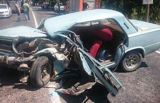 Aydın’daki kazada otomobil hurdaya döndü