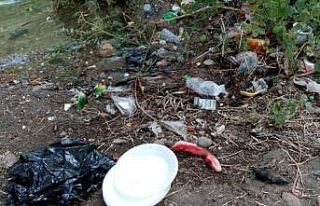 Aydın’ın tek serinlenecek yeri İkizdere Çayı’nı...