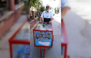 Aydınlılara koruk suyu ile şifa dağıtıyor