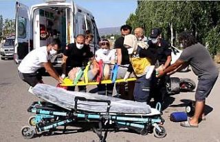 Ayvalık’ta bisiklet ile motosiklet çarpıştı;...