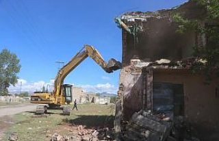 Aziziye’de metruk yapılara geçit yok