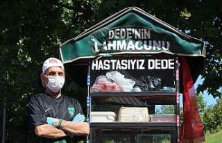 Babasından kalan yadigar seyyar arabasıyla sokak...
