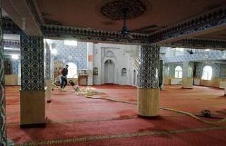 Bağlar Belediyesi camileri bayrama hazırladı