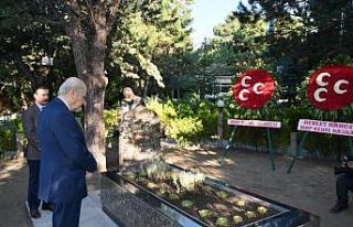 Bahçeli, Alparslan Türkeş’in mezarını ziyaret...