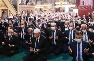 Bakan Çavuşoğlu’ndan Ayasofya paylaşımı