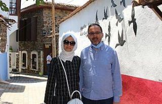 Bakan Kasapoğlu, memleketi Kula’da anılarını...