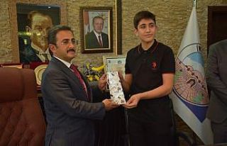 Bakan Yardımcısı Aksu, LGS’den 500 tam puan alan...