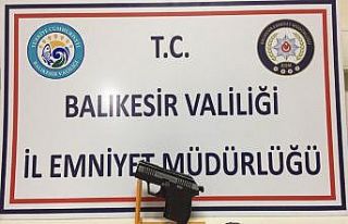 Balıkesir polisi 8 silah ele geçirdi