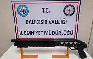 Balıkesir’de polis 5 silah ele geçirdi