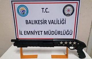 Balıkesir’de polis 7 ateşli silah yakaladı