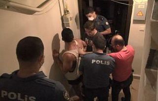 Balkondan çevreye ateş eden alkollü şahıs korku...