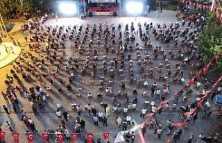 Bartın’da gece boyu demokrasi nöbeti tutuldu