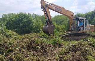 Başiskele Belediyesi dikenlik alanları temizliyor