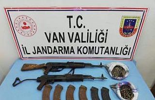Başkale ilçesinde silah ve mühimmat ele geçirildi