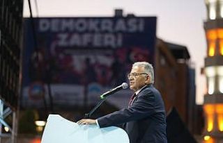 Başkan Büyükkılıç demokrasi nöbetinde