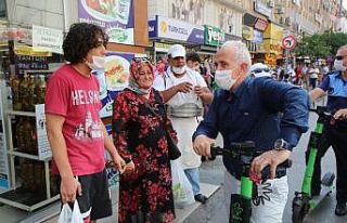 Başkan Gültak, scooterla kent turu attı