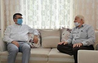 Başkan Yılmaz, Akif amcaya misafir oldu