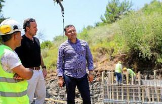 Başkan Yücel, dere ıslah çalışmasını yerinde...