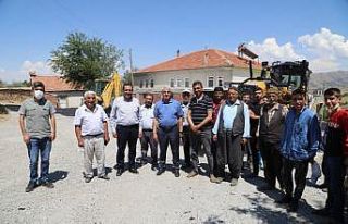 Battalgazi’de kırsal mahallede asfalt serimi yapıldı
