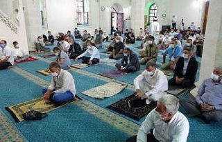 Bayram namazında virüse karşı dikkatli olunması...