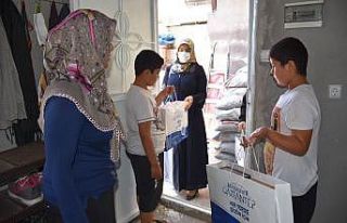 Bayram öncesi yetimlerin yüzü güldü