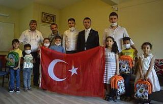 Bayramdan önce misafir miniklerin yüzünü güldürdüler