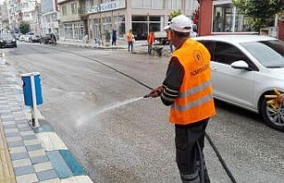 Belediye ekiplerce cadde ve sokakları baştan aşağı...