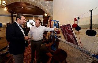 Bergama’nın el dokuması halıları dile gelecek