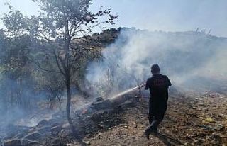 Besni’de itfaiye aracı sokakta ilerleyemedi