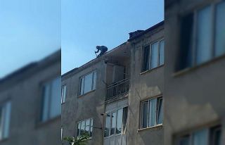 Binanın çatısında ustaları görenlerin yüreği...