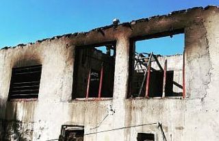 Boş ev alev alev yandı