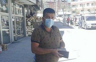 Bulduğu para dolu cüzdanı sahibine teslim etti