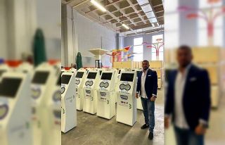 Burak Kalfa, ödülünü Işık’tan aldı