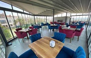 Burhaniye’de İskele Kafe hizmete girdi