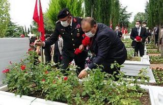 Bursa’da şehitlikte anma töreni düzenlendi