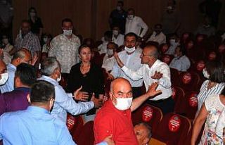 Büyükşehir’de gergin meclis