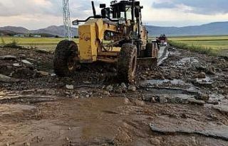 Çaldıran’da yaşanan sel, Van Büyükşehir Belediyesini...