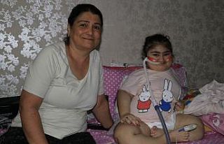 Cam kemik hastası Yasemin evden çıkamıyor