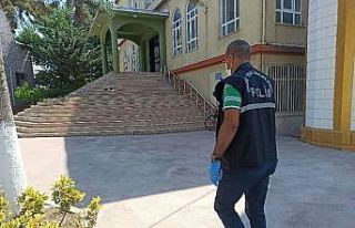 Cami avlusunda bıçaklama
