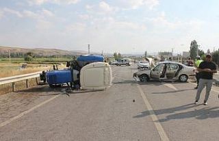 Çankırı’da otomobil ile traktör çarpıştı:...