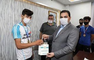 Canpolat şampiyonları kabul etti