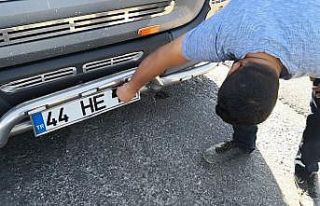 Ceza yememek için plakasını İzmir’de kapattı,...