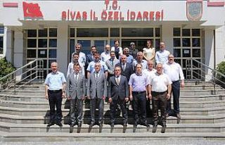 Çiçeği burnunda genel sekreterden anlamlı çiçek...