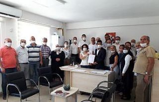 Çiçeği burnundaki yeni il başkanı mazbatasını...